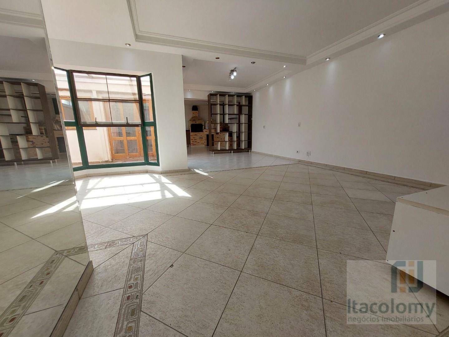 Casa de Condomínio para alugar com 3 quartos, 180m² - Foto 2