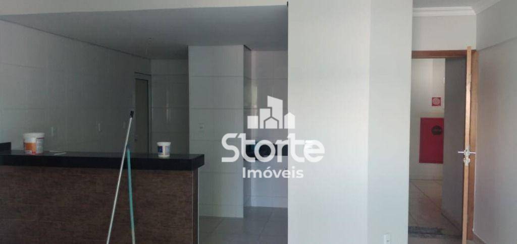 Apartamento à venda com 3 quartos, 96m² - Foto 2