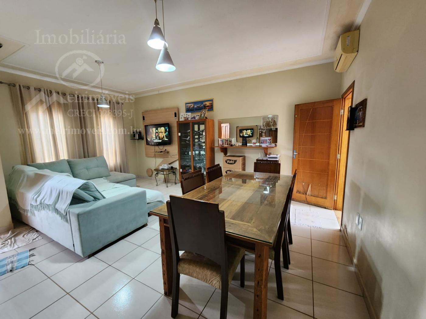 Casa à venda com 3 quartos, 300m² - Foto 1