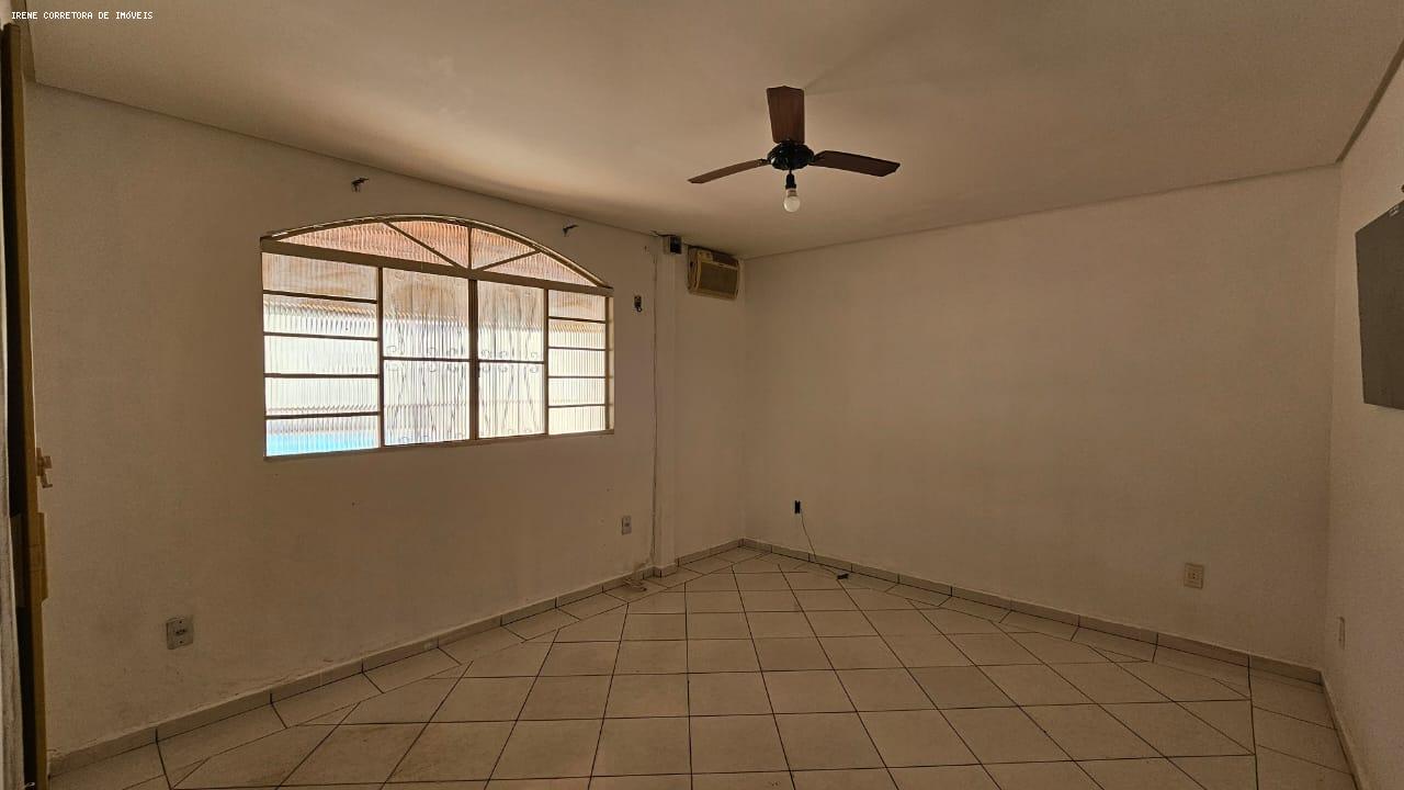 Casa à venda com 3 quartos, 370m² - Foto 11