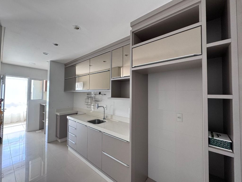 Apartamento à venda com 2 quartos, 74m² - Foto 3