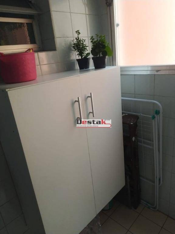 Apartamento à venda com 2 quartos, 64m² - Foto 19