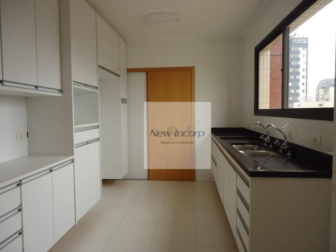 Apartamento à venda com 4 quartos, 208m² - Foto 9