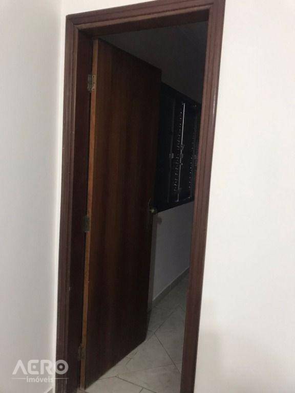 Casa à venda com 3 quartos, 200m² - Foto 26