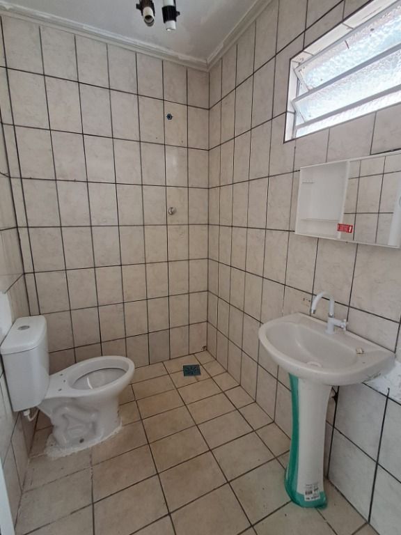 Casa para alugar com 2 quartos, 180m² - Foto 20