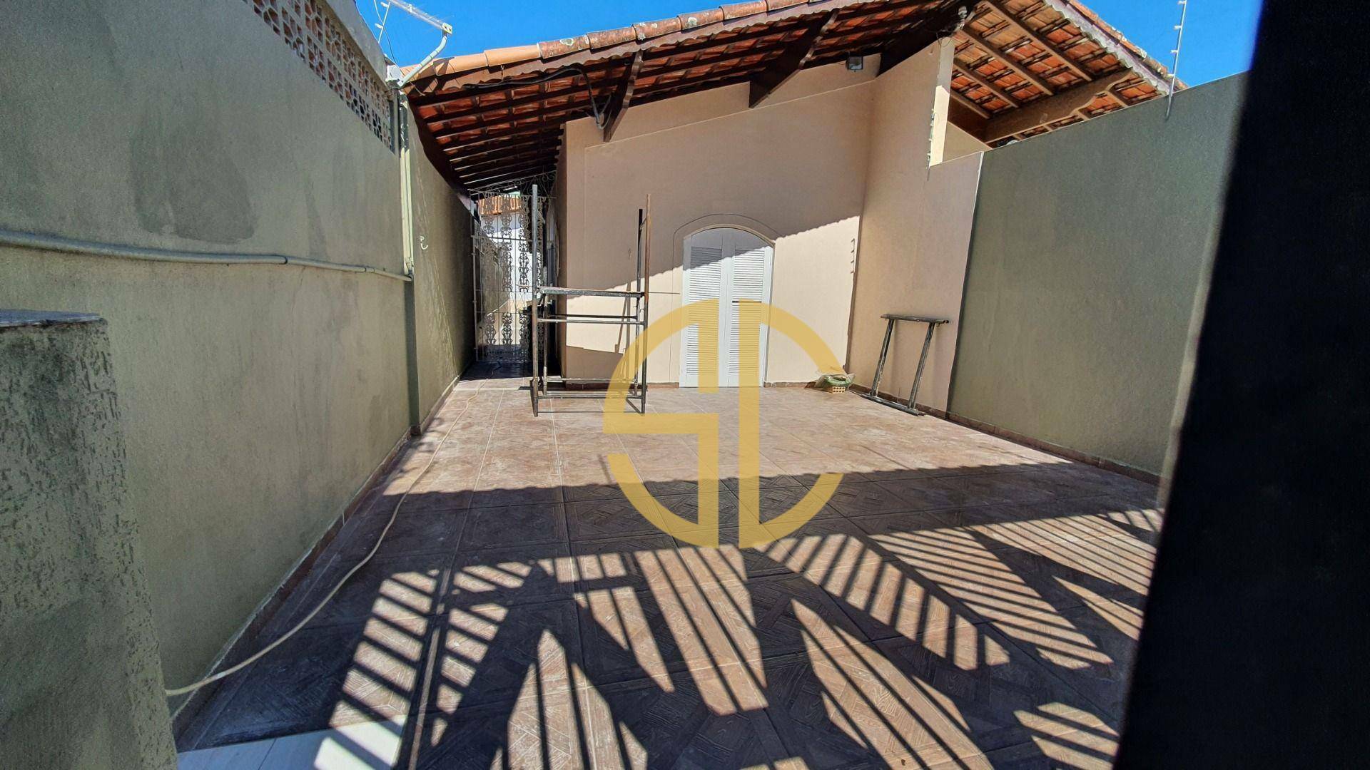 Casa à venda com 3 quartos, 100m² - Foto 1