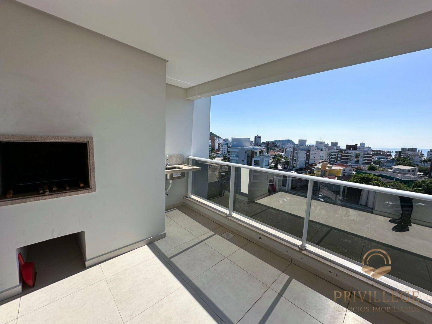 Apartamento à venda com 3 quartos, 124m² - Foto 2