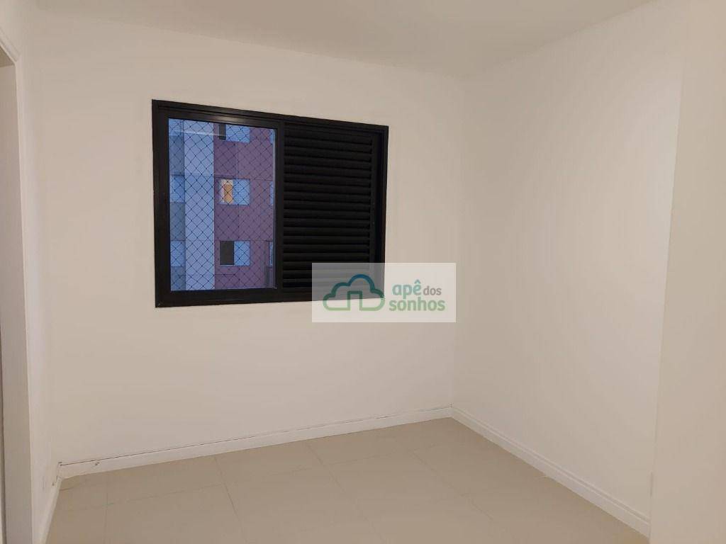 Apartamento para alugar com 2 quartos, 70m² - Foto 12