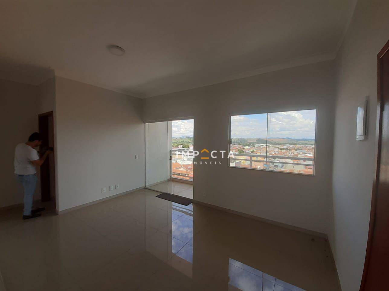 Apartamento à venda com 3 quartos, 70m² - Foto 2