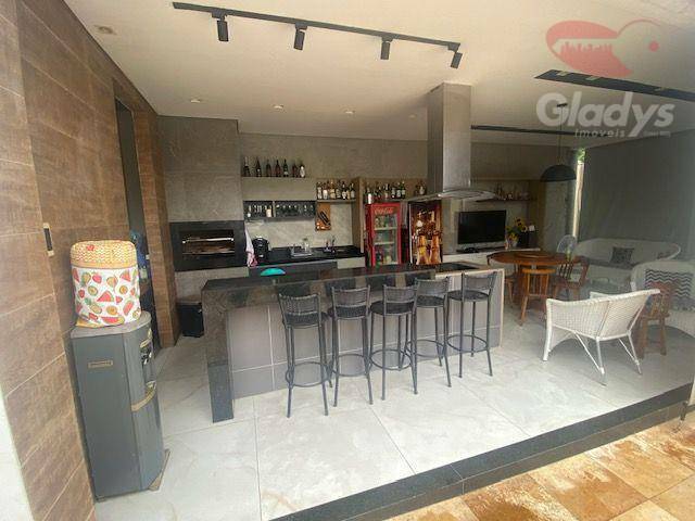 Casa à venda com 3 quartos, 300m² - Foto 6