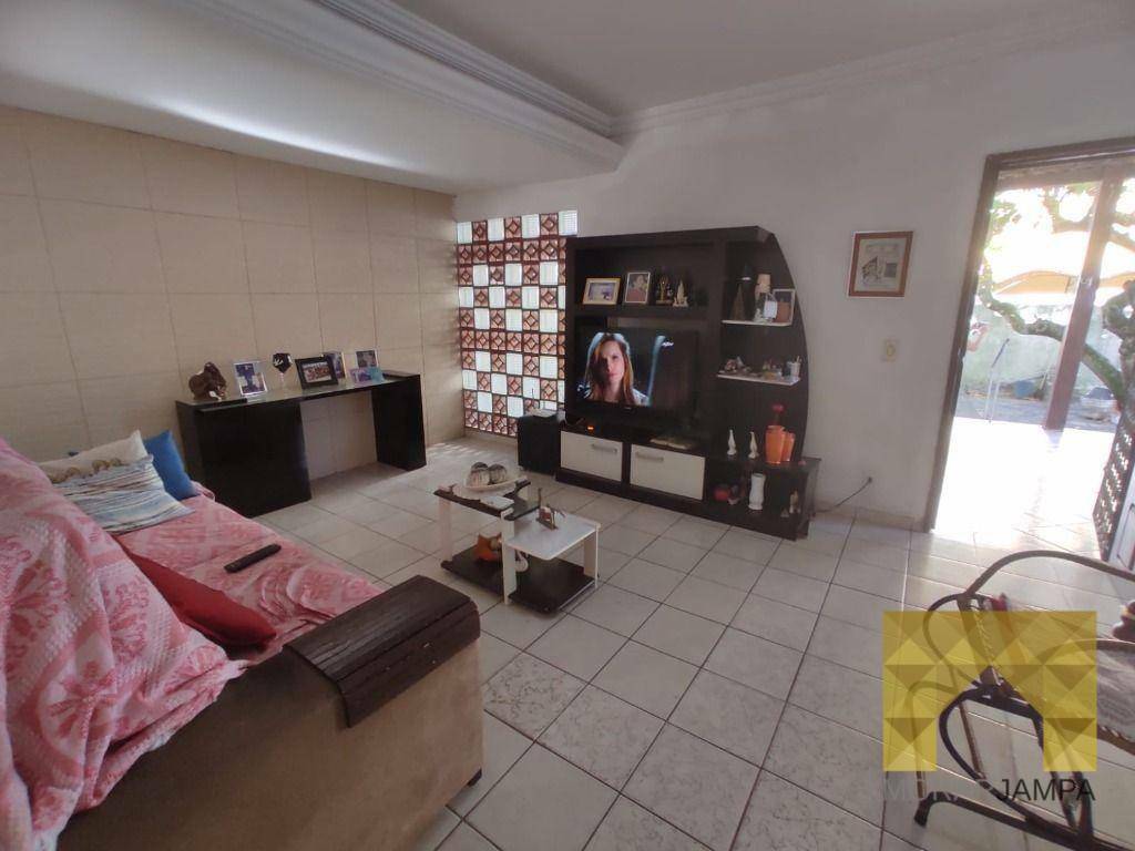 Casa à venda com 3 quartos, 10m² - Foto 8