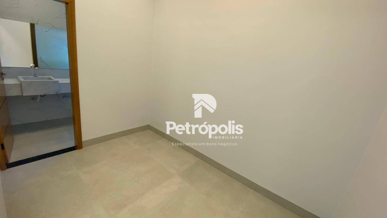 Casa à venda com 4 quartos, 196m² - Foto 14