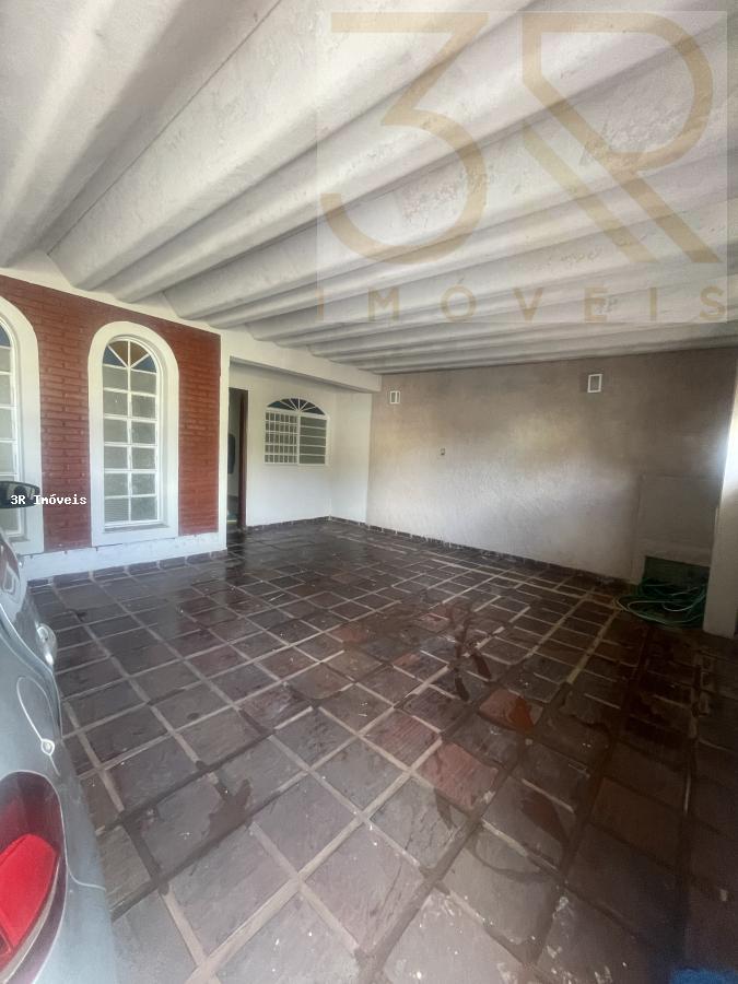 Casa para alugar com 3 quartos, 120m² - Foto 1