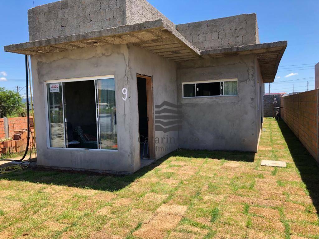 Casa à venda com 3 quartos, 70m² - Foto 1