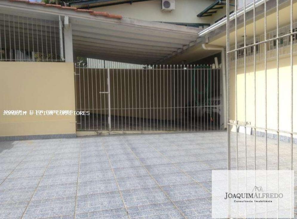 Casa à venda com 4 quartos, 300m² - Foto 27