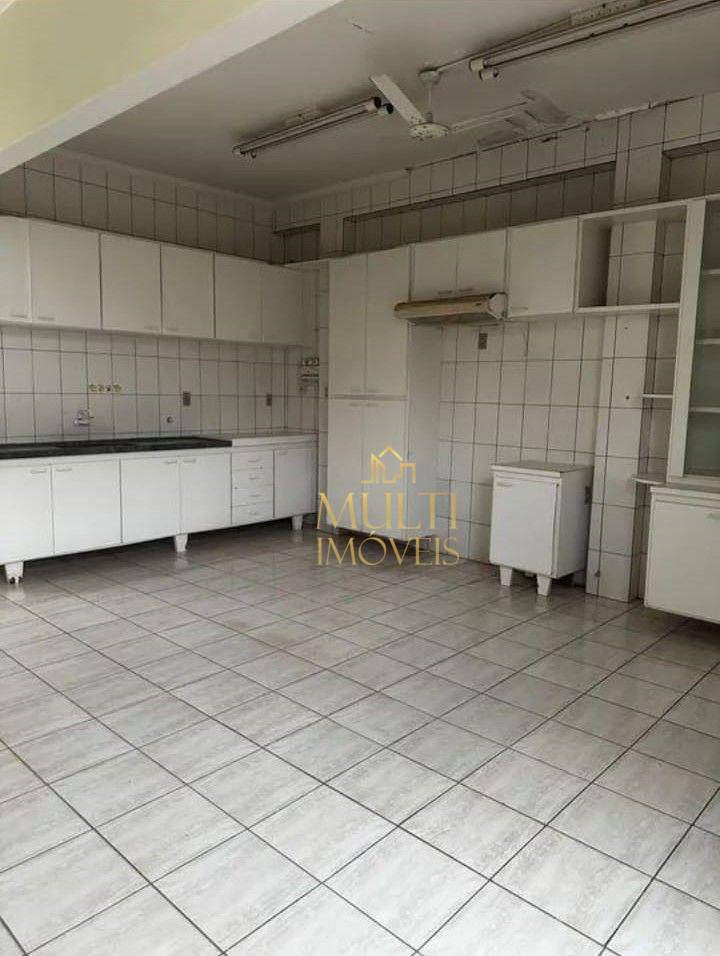 Casa à venda com 4 quartos, 200m² - Foto 3