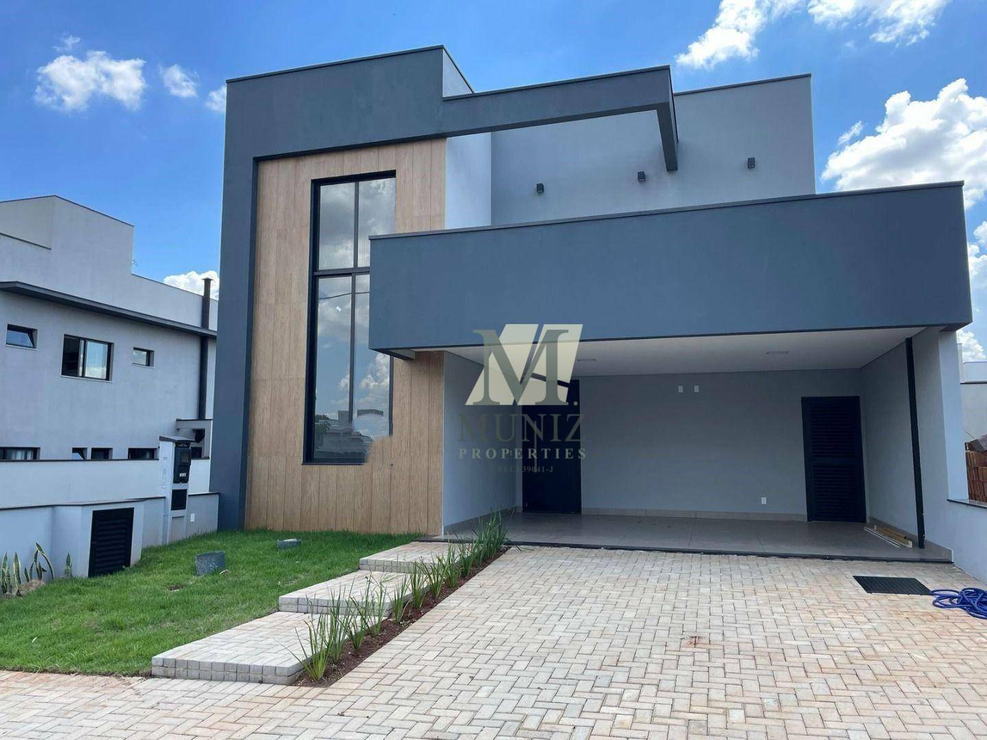 Casa de Condomínio à venda com 3 quartos, 215m² - Foto 1