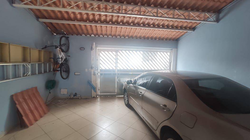 Casa à venda com 3 quartos, 147m² - Foto 1