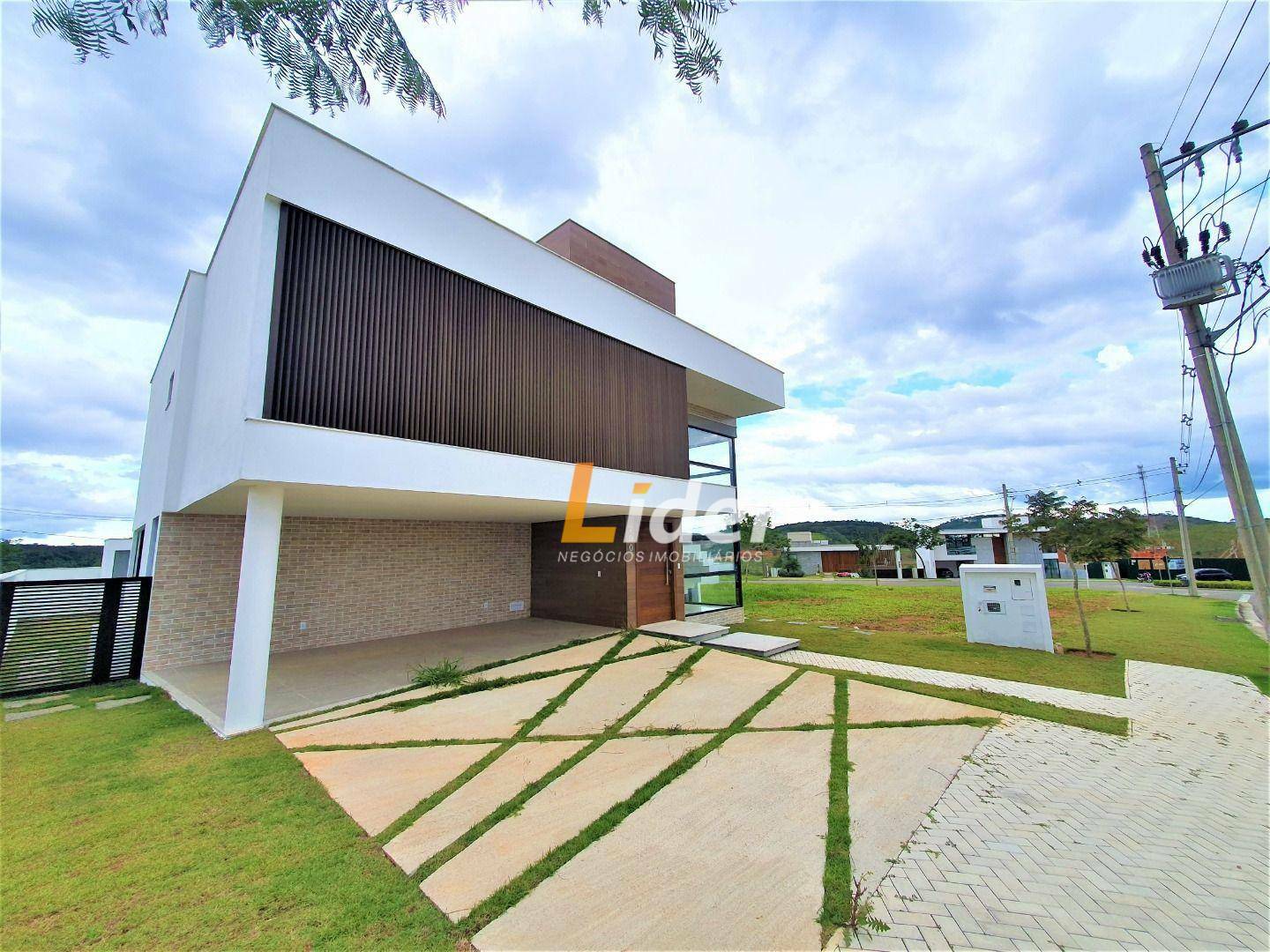 Casa de Condomínio à venda com 4 quartos, 320m² - Foto 2