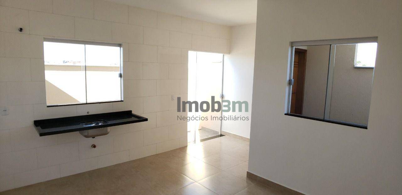 Casa à venda com 2 quartos, 73m² - Foto 4