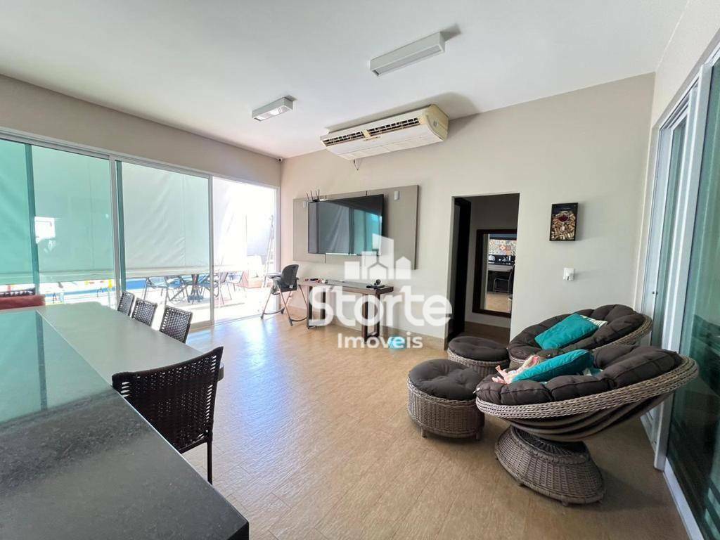 Casa à venda com 3 quartos, 257m² - Foto 4