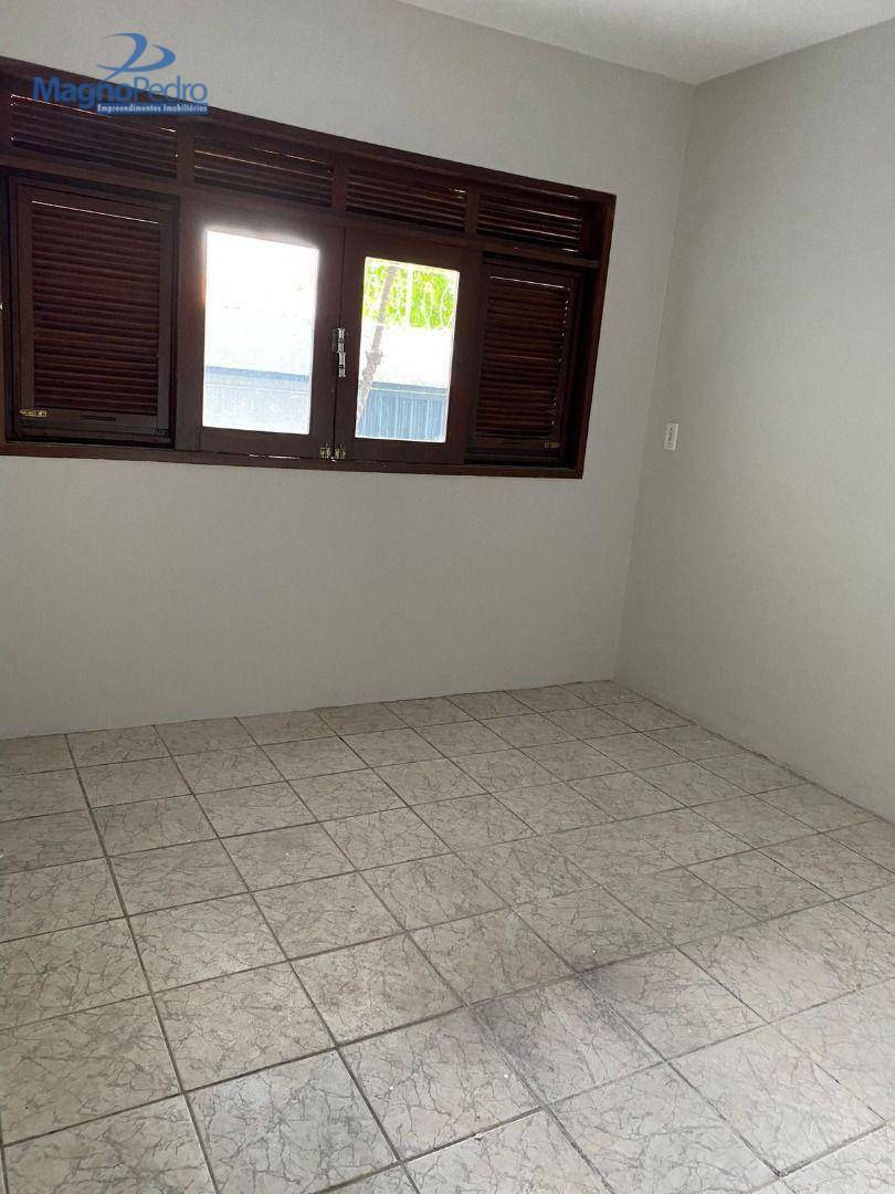 Casa para alugar com 3 quartos, 210m² - Foto 6