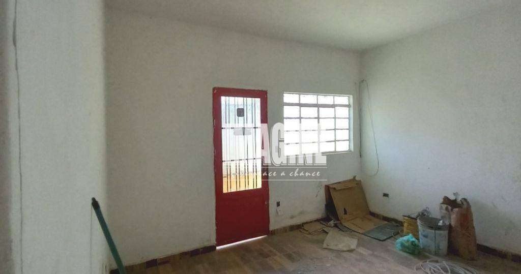 Casa para alugar com 3 quartos, 132m² - Foto 1