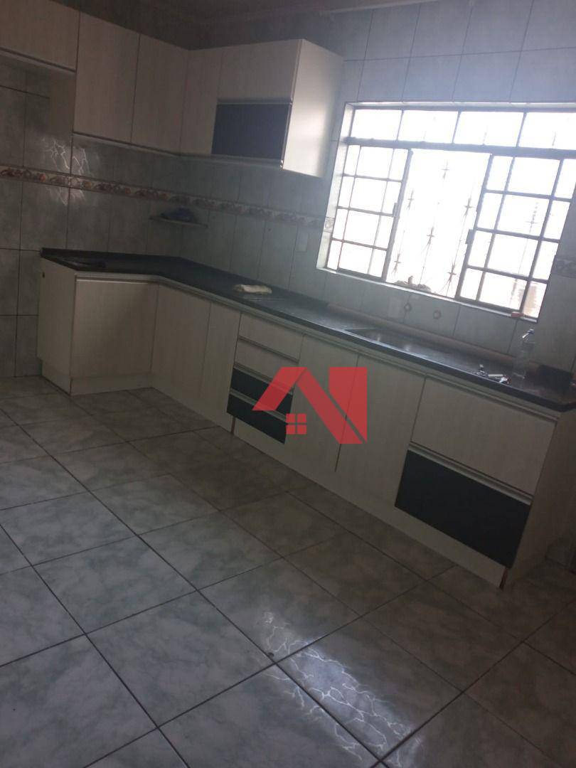 Casa à venda com 3 quartos, 165m² - Foto 2