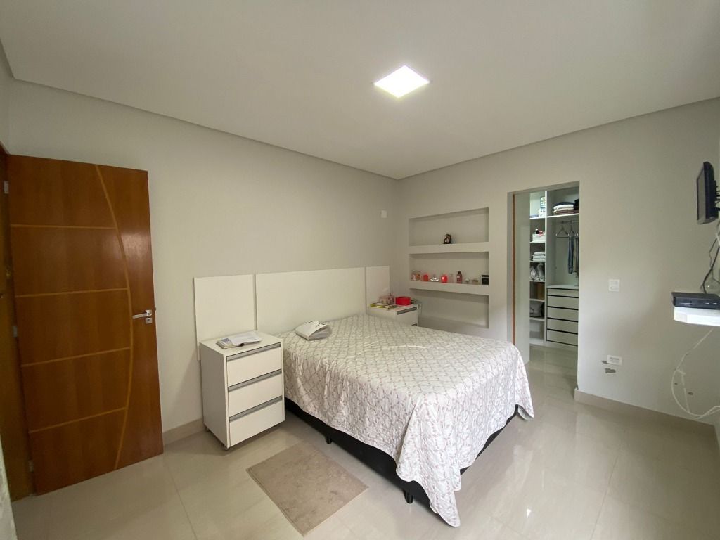 Casa à venda com 2 quartos, 90m² - Foto 1