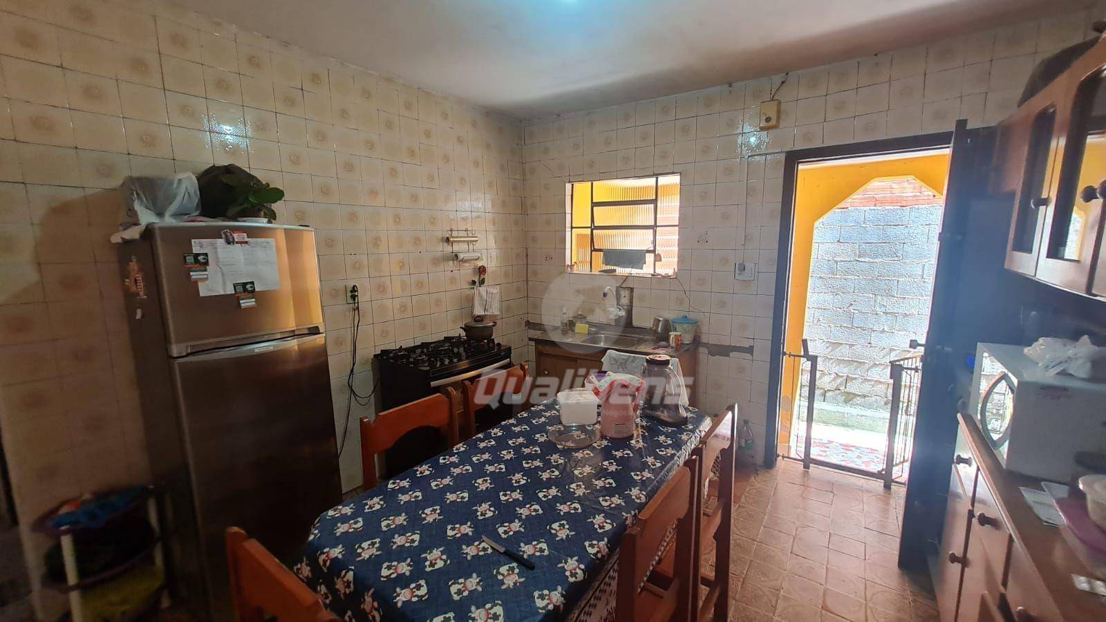 Casa à venda com 3 quartos, 111m² - Foto 2