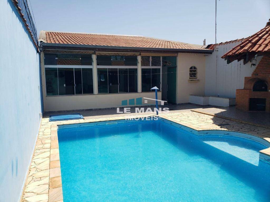 Casa à venda com 2 quartos, 150m² - Foto 2