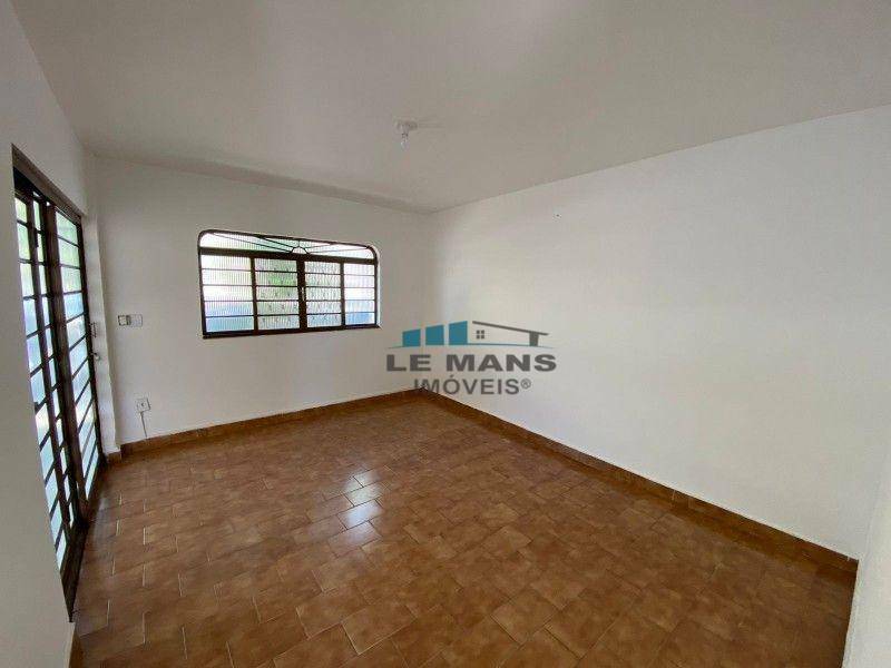 Casa à venda com 4 quartos, 182m² - Foto 4