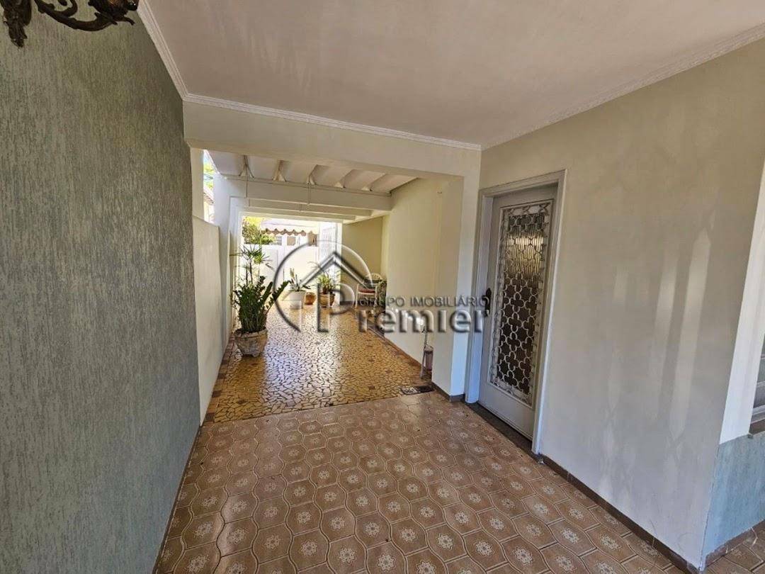 Casa à venda com 2 quartos, 225m² - Foto 2