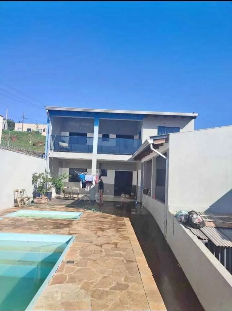 Sobrado à venda com 3 quartos, 180m² - Foto 1