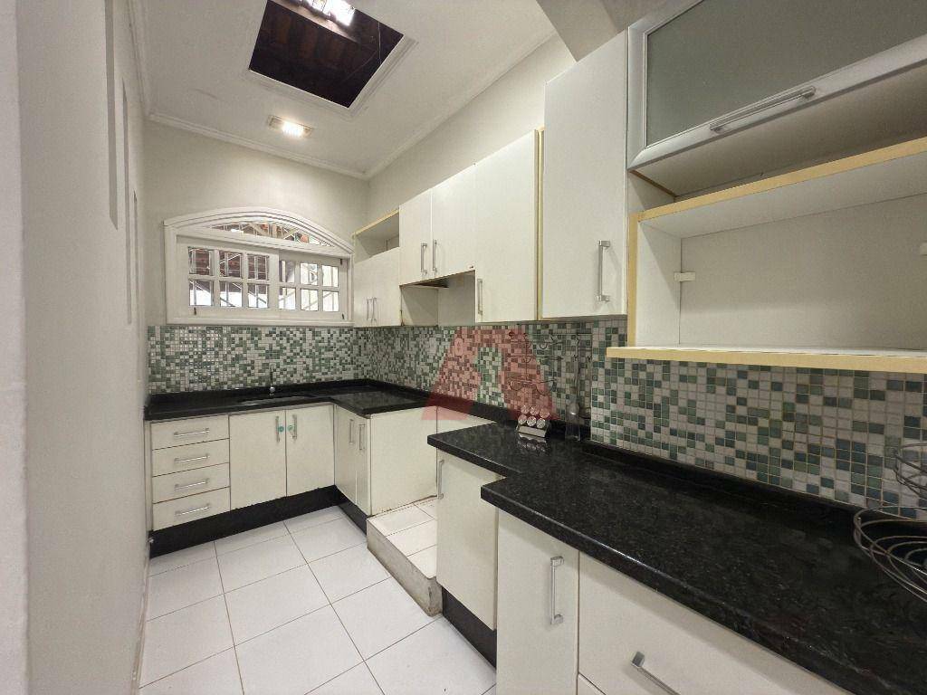 Casa de Condomínio para alugar com 2 quartos, 250m² - Foto 6