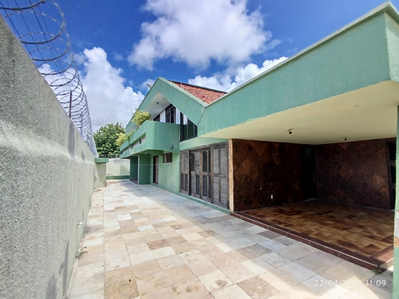 Casa para alugar com 5 quartos, 200m² - Foto 1