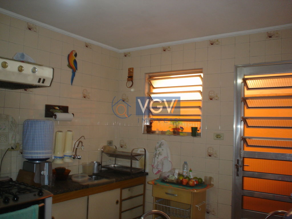 Casa à venda com 2 quartos, 250m² - Foto 8