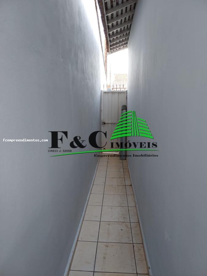 Casa à venda com 3 quartos, 200m² - Foto 2