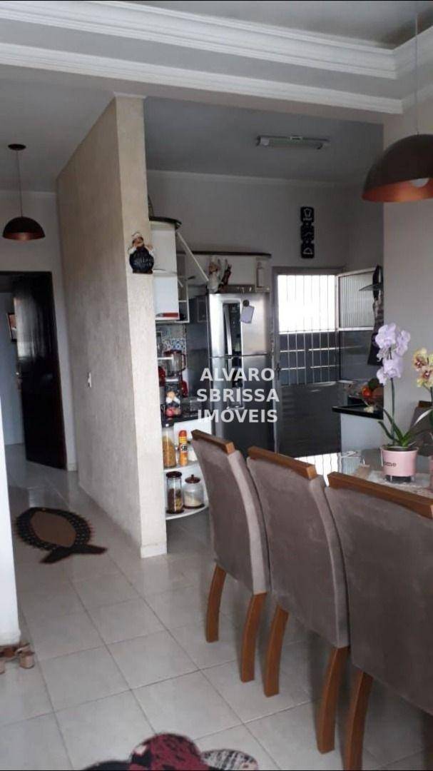 Casa à venda com 2 quartos, 100m² - Foto 4