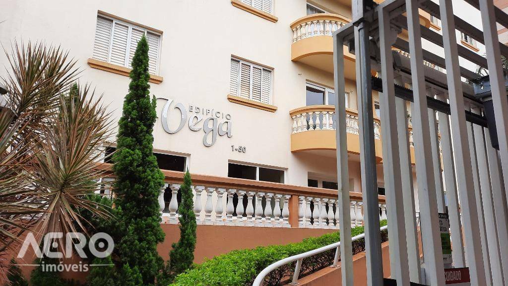 Apartamento à venda com 3 quartos, 97m² - Foto 2