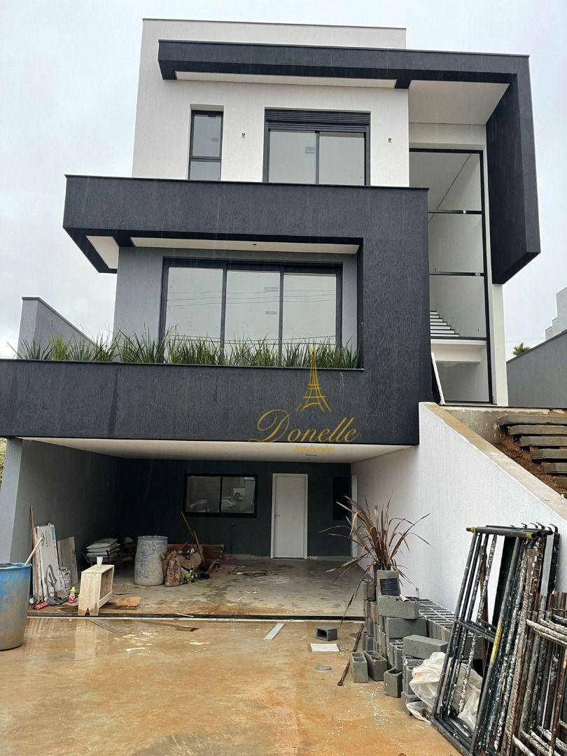 Sobrado à venda com 4 quartos, 280m² - Foto 1