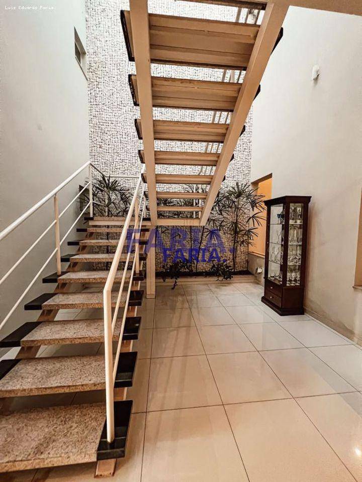 Casa à venda com 4 quartos, 290m² - Foto 8