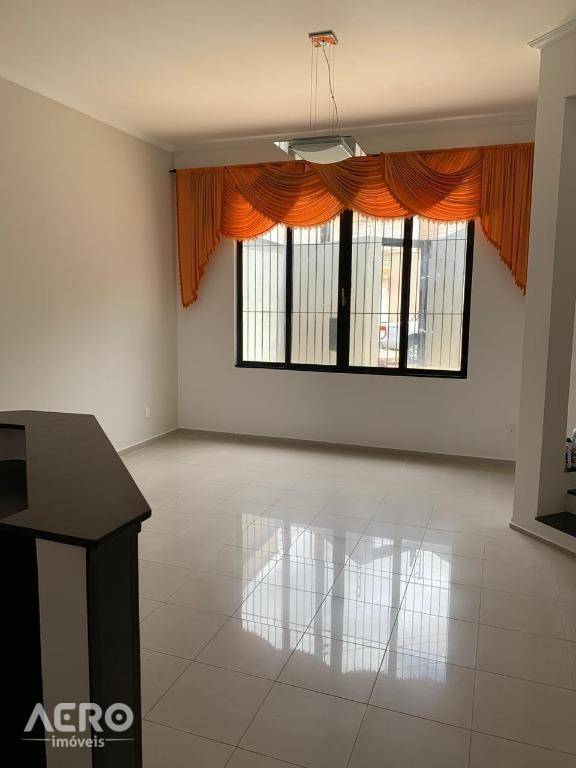 Casa à venda com 4 quartos, 215m² - Foto 8