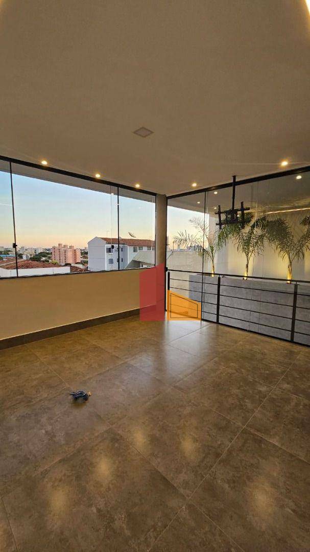 Casa à venda com 3 quartos, 342m² - Foto 8