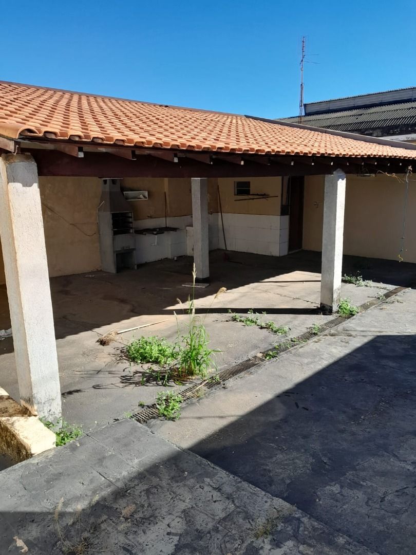 Casa à venda com 3 quartos, 180m² - Foto 1