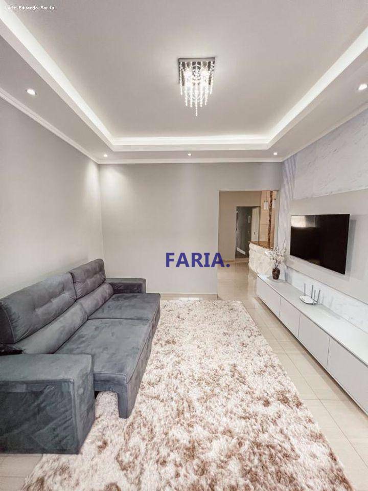 Casa à venda com 3 quartos, 260m² - Foto 4