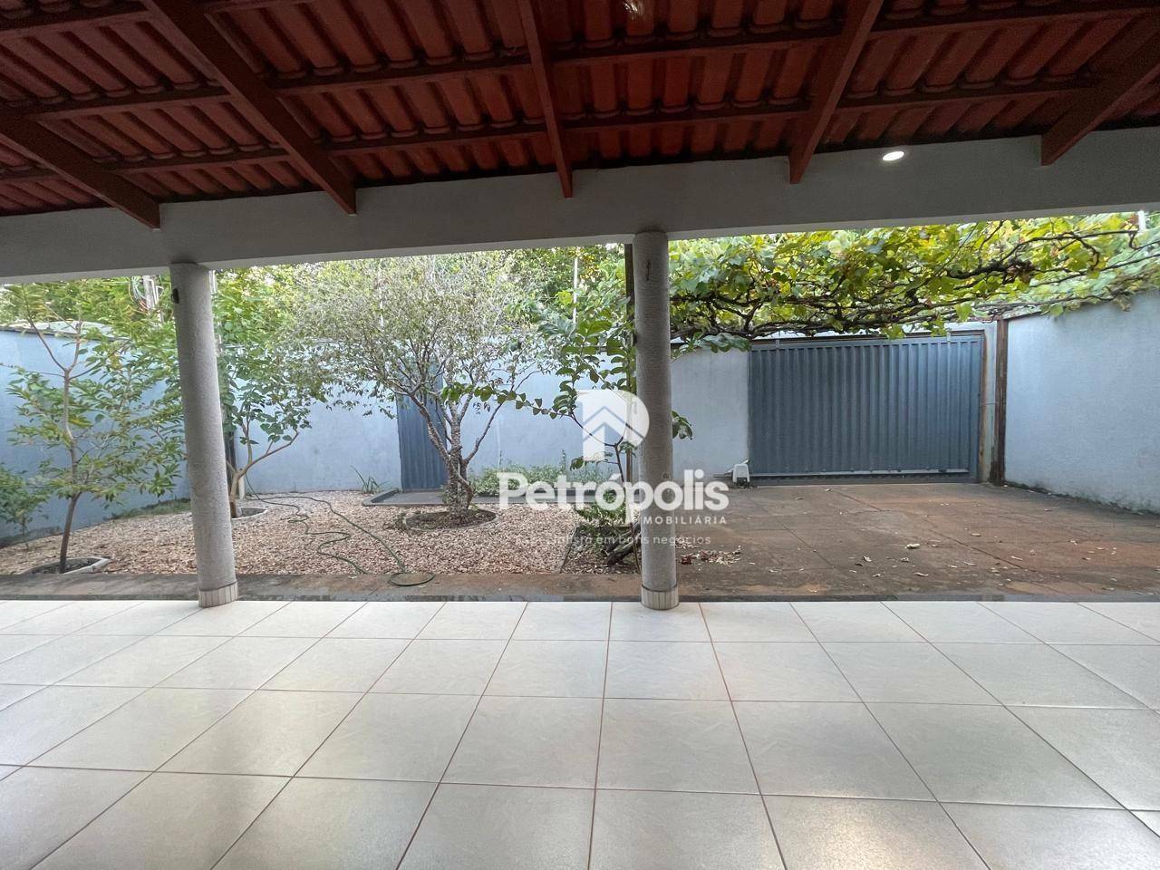 Casa à venda com 3 quartos, 190m² - Foto 2