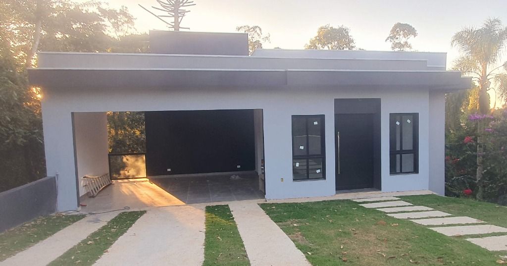 Casa de Condomínio à venda com 4 quartos, 240m² - Foto 2