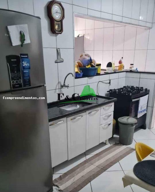 Casa à venda com 2 quartos, 150m² - Foto 1