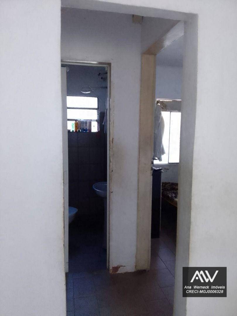 Casa à venda com 6 quartos, 200m² - Foto 27